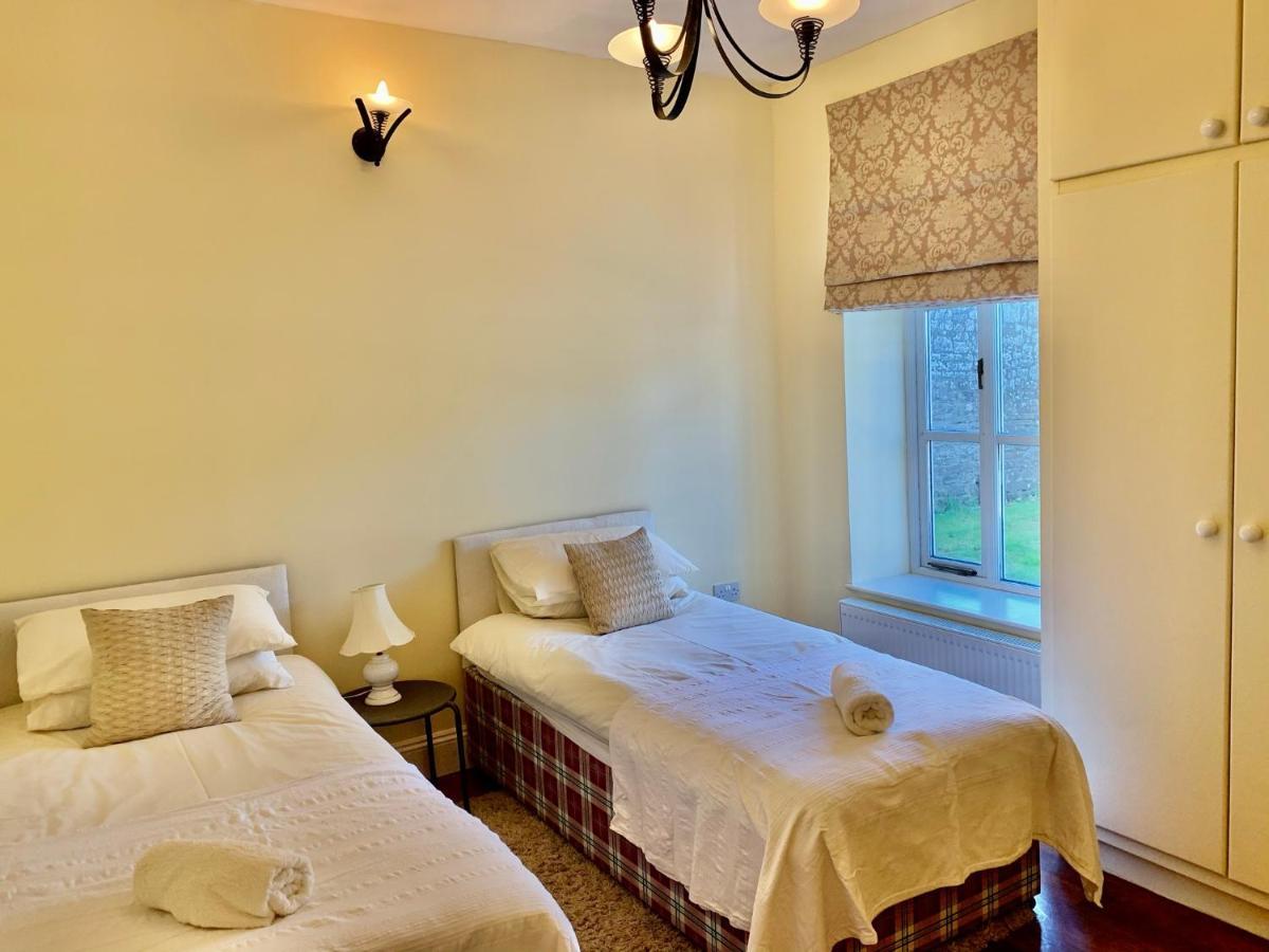 Willow House Херфорд Екстериор снимка